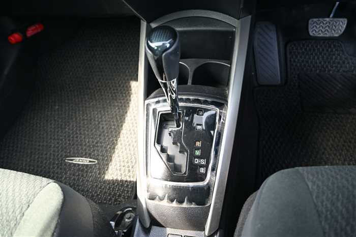 2018 Toyota Corolla Axio DBA-NRE161 (UW-69d9fa091903e)[21]