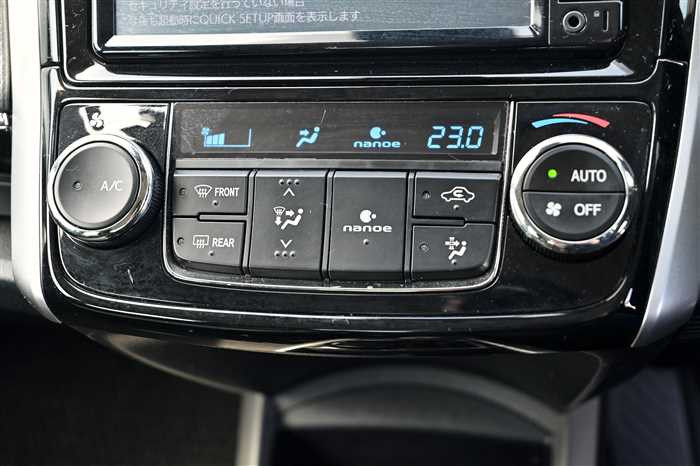 2018 Toyota Corolla Axio DBA-NRE161 (UW-69d9fa091903e)[22]