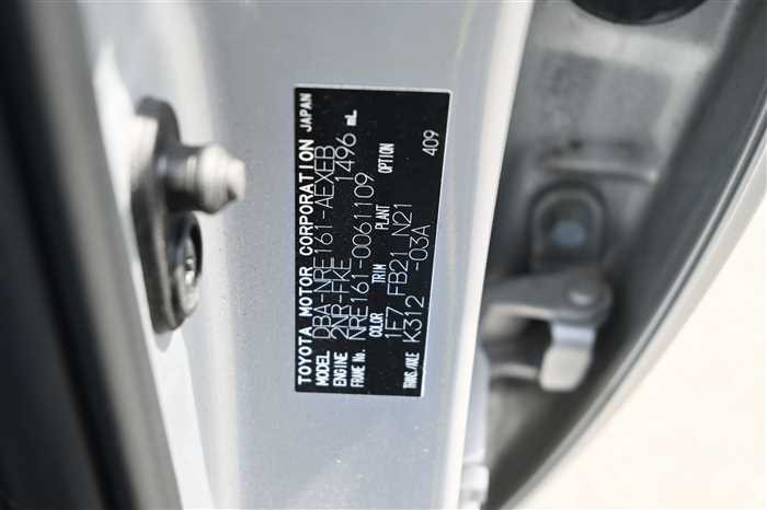 2018 Toyota Corolla Axio DBA-NRE161 (UW-69d9fa091903e)[28]