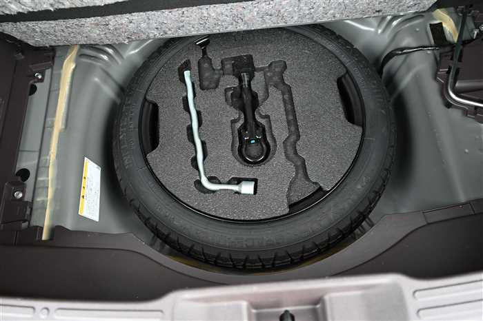 2014 Toyota Porte DBA-NCP141 (UW-69d9fa09464ed)[24]