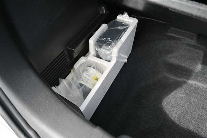 2019 Suzuki Solio DAA-MA36S (UW-69d9fa09764e4)[15]