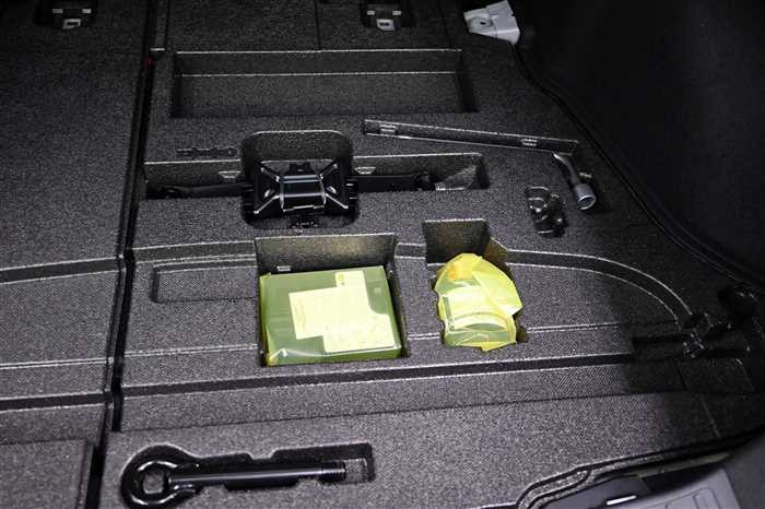 2022 Toyota Prius 6AA-ZVW51 (UW-69d9fa0ae4ff4)[10]