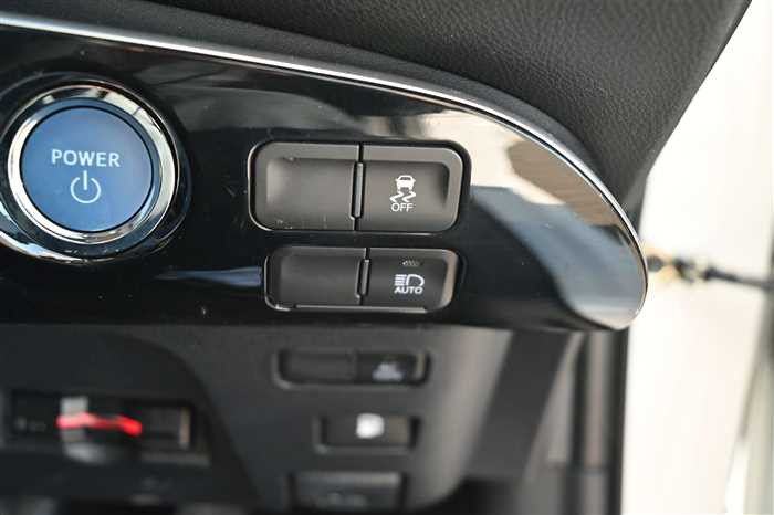 2022 Toyota Prius 6AA-ZVW51 (UW-69d9fa0ae4ff4)[14]