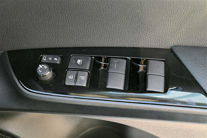 2022 Toyota Prius 6AA-ZVW51 (UW-69d9fa0ae4ff4)[15]