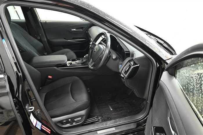 2019 Toyota Crown Hybrid 6AA-AZSH20 (UW-69d9fa0b323b7)[6]