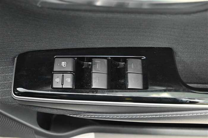 2019 Toyota Crown Hybrid 6AA-AZSH20 (UW-69d9fa0b323b7)[13]