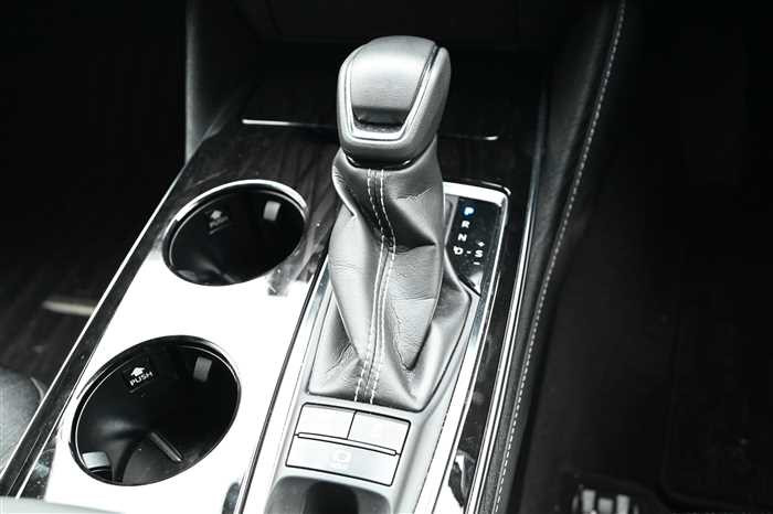 2019 Toyota Crown Hybrid 6AA-AZSH20 (UW-69d9fa0b323b7)[17]