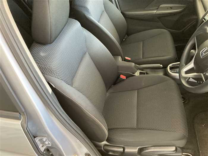 2019 Honda Fit DBA-GK4 (UW-69d9fa0b5f5ac)[9]