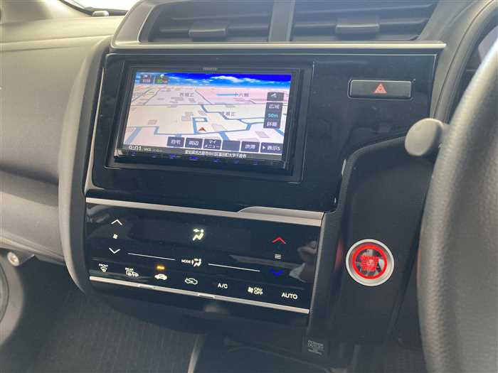 2019 Honda Fit DBA-GK4 (UW-69d9fa0b5f5ac)[18]