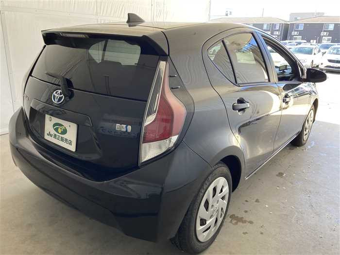 2016 Toyota Aqua DAA-NHP10 (UW-69d9fa0b9bac9)[1]