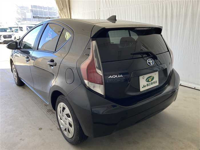 2016 Toyota Aqua DAA-NHP10 (UW-69d9fa0b9bac9)[3]