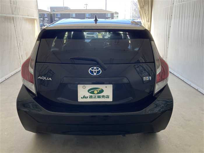 2016 Toyota Aqua DAA-NHP10 (UW-69d9fa0b9bac9)[5]