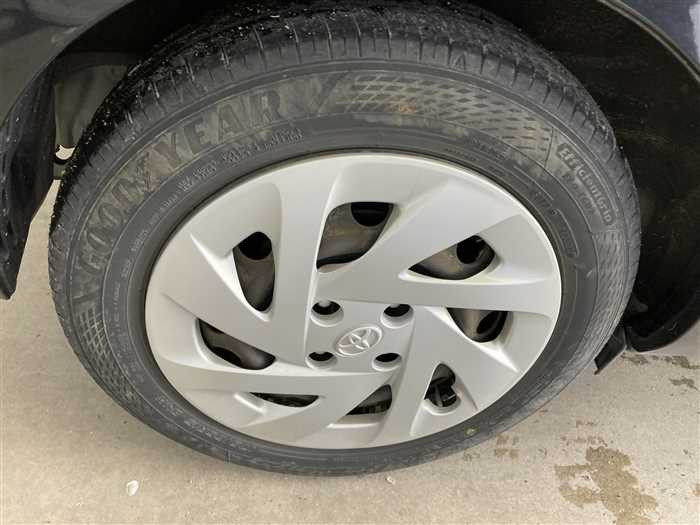 2016 Toyota Aqua DAA-NHP10 (UW-69d9fa0b9bac9)[8]