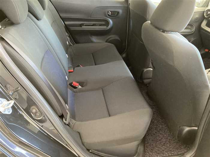 2016 Toyota Aqua DAA-NHP10 (UW-69d9fa0b9bac9)[10]