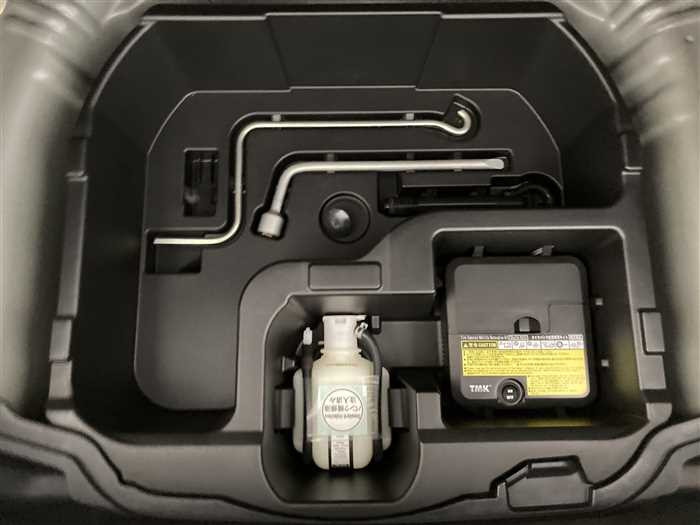 2016 Toyota Aqua DAA-NHP10 (UW-69d9fa0b9bac9)[12]