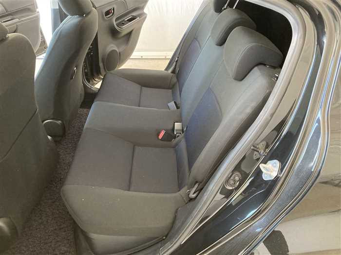 2016 Toyota Aqua DAA-NHP10 (UW-69d9fa0b9bac9)[13]