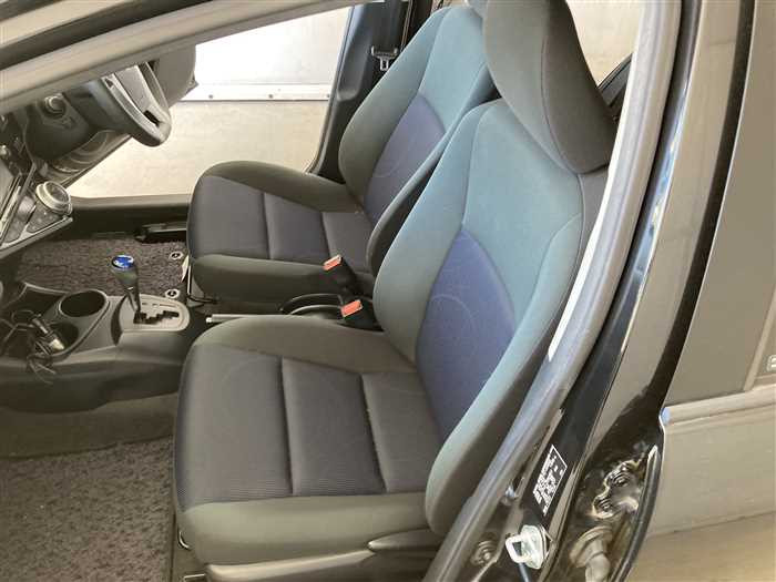 2016 Toyota Aqua DAA-NHP10 (UW-69d9fa0b9bac9)[14]