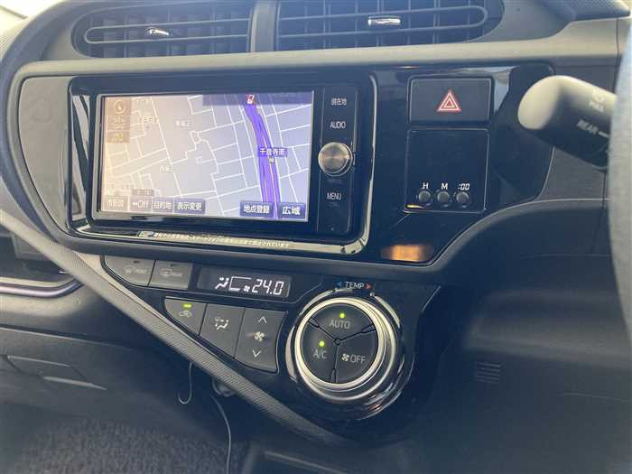 2016 Toyota Aqua DAA-NHP10 (UW-69d9fa0b9bac9)[18]