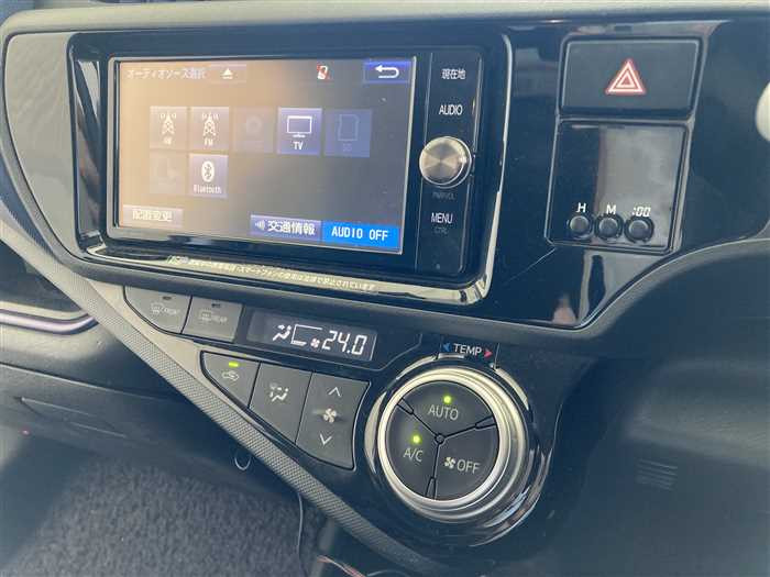 2016 Toyota Aqua DAA-NHP10 (UW-69d9fa0b9bac9)[20]