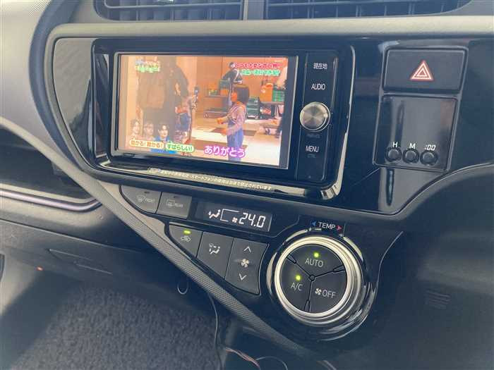 2016 Toyota Aqua DAA-NHP10 (UW-69d9fa0b9bac9)[21]