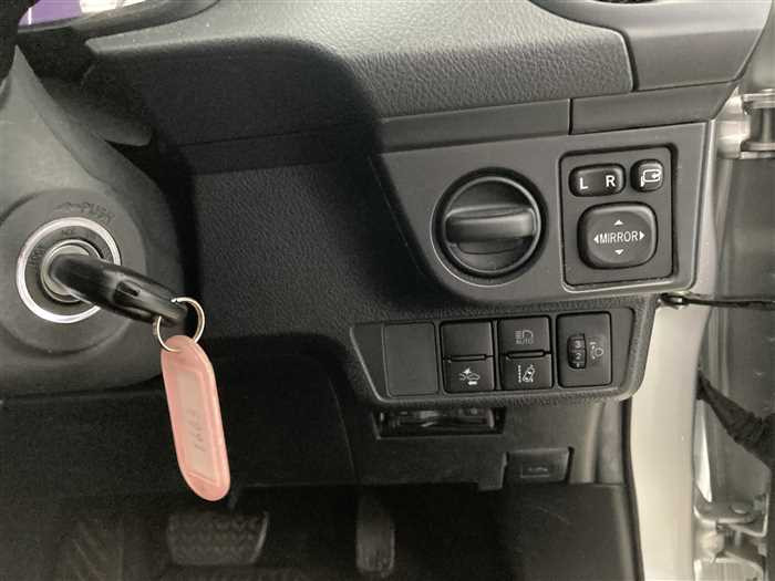 2019 Toyota Corolla Axio DAA-NKE165 (UW-69d9fa0ccf950)[17]