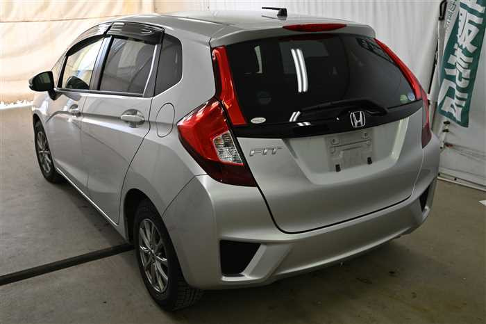 2015 Honda Fit DBA-GK3 (UW-69d9fa0e556de)[3]