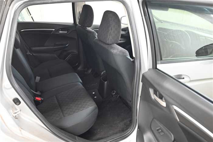 2015 Honda Fit DBA-GK3 (UW-69d9fa0e556de)[7]