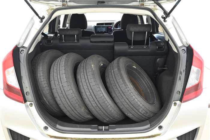 2015 Honda Fit DBA-GK3 (UW-69d9fa0e556de)[9]