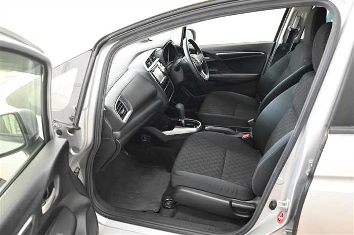 2015 Honda Fit DBA-GK3 (UW-69d9fa0e556de)[11]