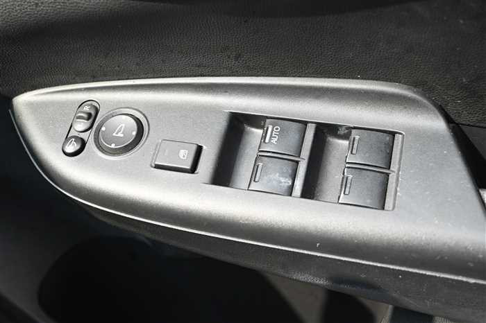 2015 Honda Fit DBA-GK3 (UW-69d9fa0e556de)[12]