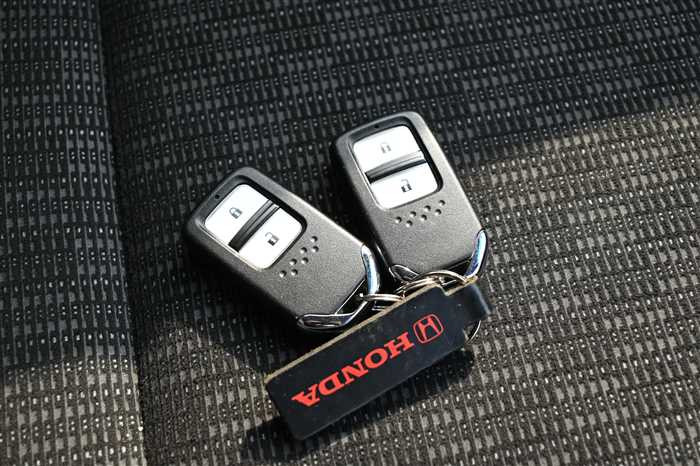 2015 Honda Fit DBA-GK3 (UW-69d9fa0e556de)[19]