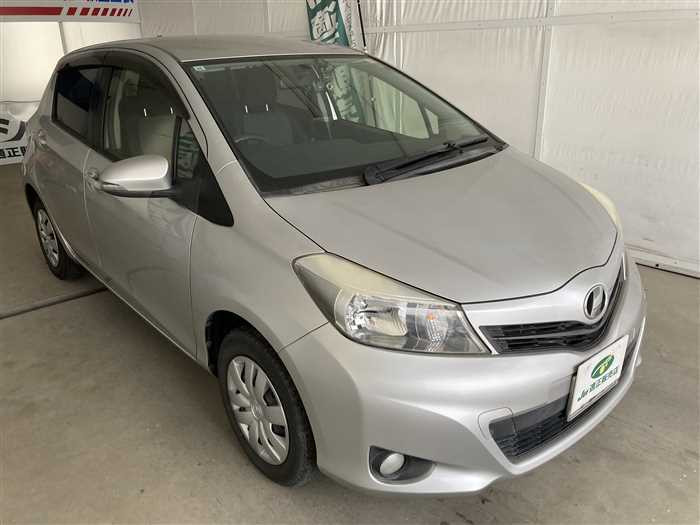 2013 Toyota Vitz DBA-NSP130 (UW-69d9fa0fd94e5)[2]