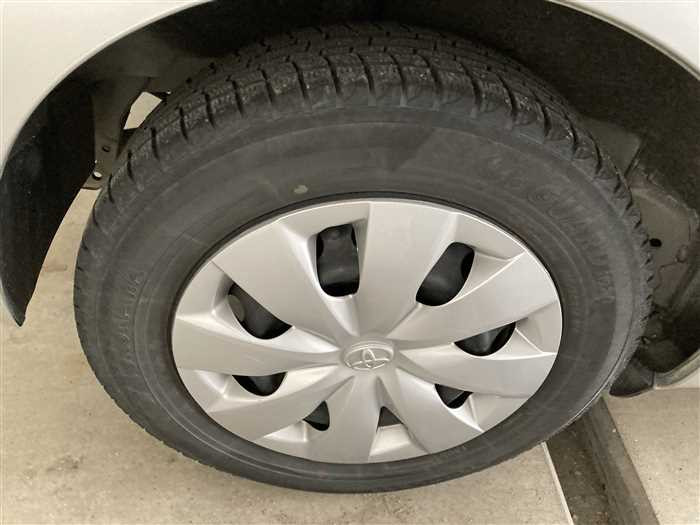 2013 Toyota Vitz DBA-NSP130 (UW-69d9fa0fd94e5)[8]