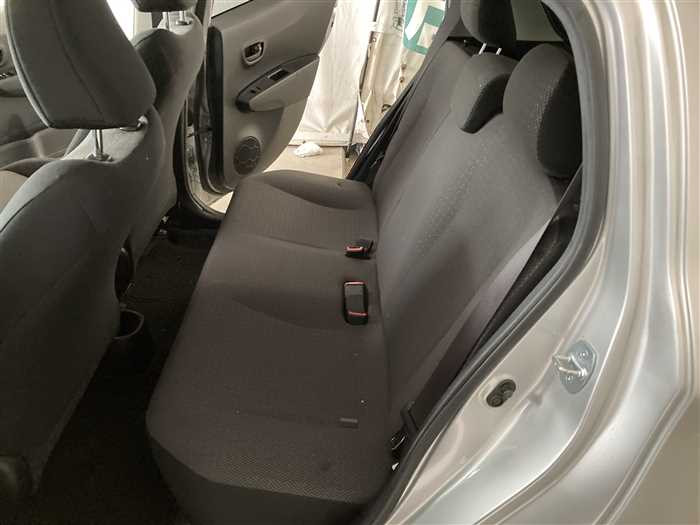 2013 Toyota Vitz DBA-NSP130 (UW-69d9fa0fd94e5)[12]