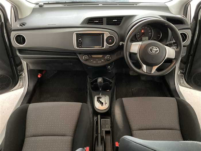 2013 Toyota Vitz DBA-NSP130 (UW-69d9fa0fd94e5)[14]