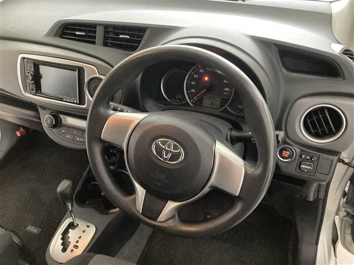 2013 Toyota Vitz DBA-NSP130 (UW-69d9fa0fd94e5)[15]