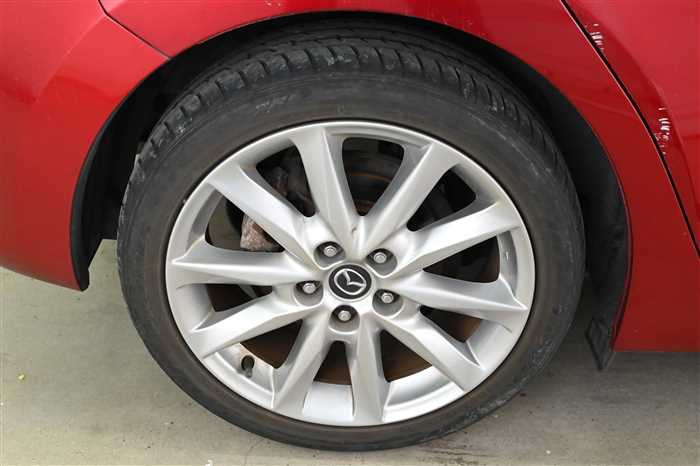 2018 Mazda Axela dba-BM5FS (UW-69f5a9eb20483)[4]