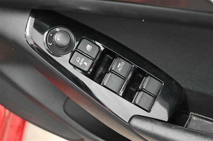 2018 Mazda Axela dba-BM5FS (UW-69f5a9eb20483)[13]