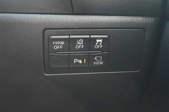 2018 Mazda Axela dba-BM5FS (UW-69f5a9eb20483)[15]
