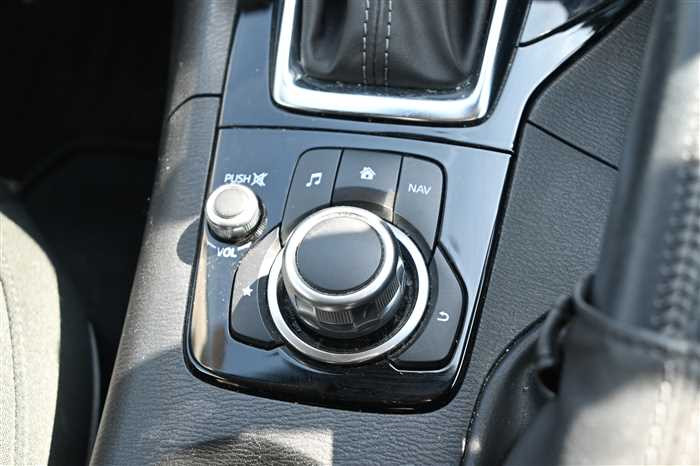 2018 Mazda Axela dba-BM5FS (UW-69f5a9eb20483)[16]