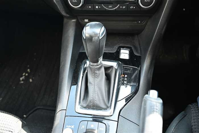 2018 Mazda Axela dba-BM5FS (UW-69f5a9eb20483)[17]