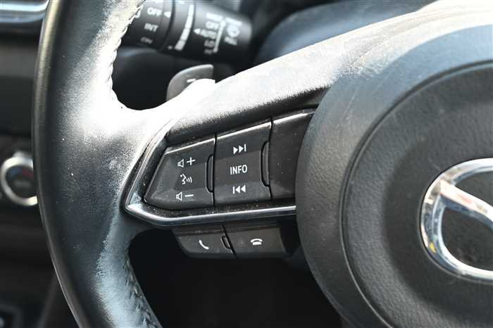 2018 Mazda Axela dba-BM5FS (UW-69f5a9eb20483)[22]