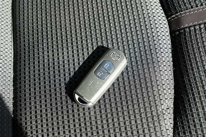 2018 Mazda Axela dba-BM5FS (UW-69f5a9eb20483)[24]