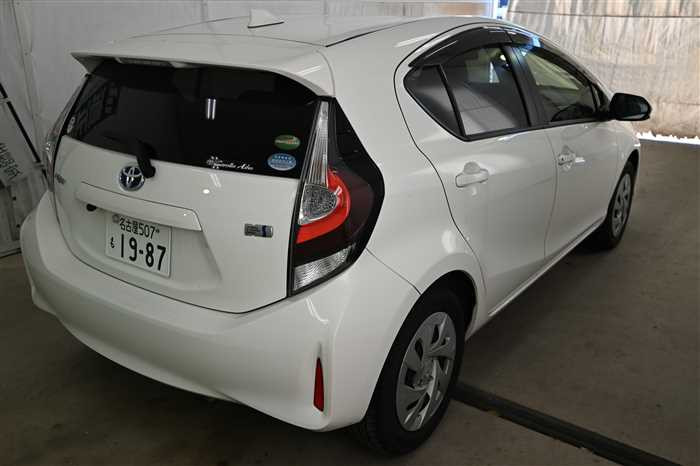 2021 Toyota Aqua 6AA-NHP10 (UW-69d9fa15a5c90)[1]