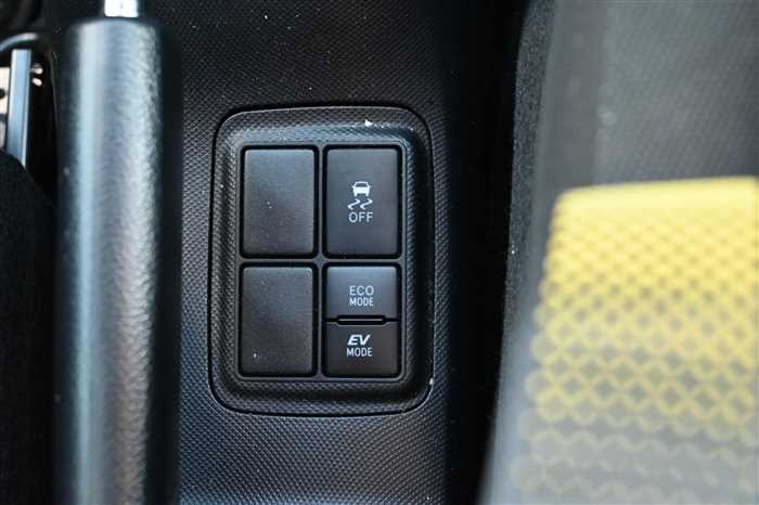 2021 Toyota Aqua 6AA-NHP10 (UW-69d9fa15a5c90)[12]