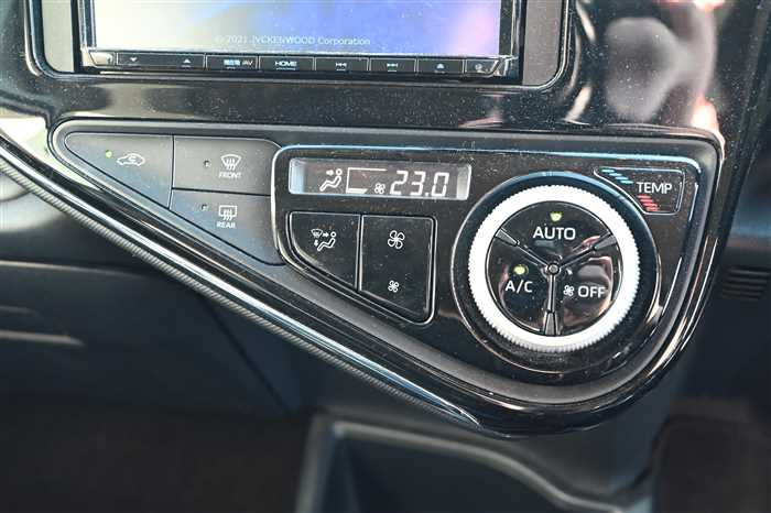 2021 Toyota Aqua 6AA-NHP10 (UW-69d9fa15a5c90)[18]