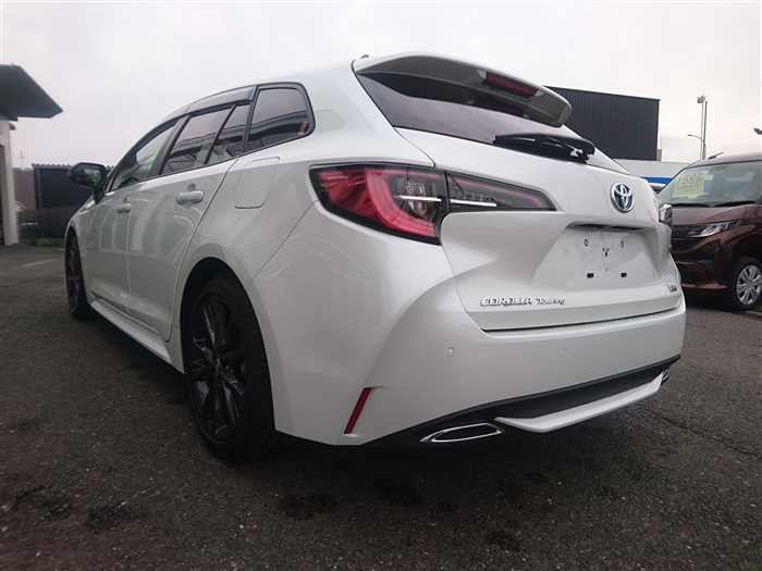 2022 Toyota Corolla Touring Wagon ZWE211W (UW-69d9fa1cd6fe3)[3]