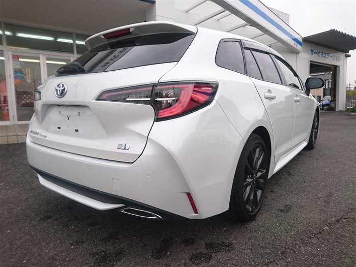 2022 Toyota Corolla Touring Wagon ZWE211W (UW-69d9fa1cd6fe3)[4]