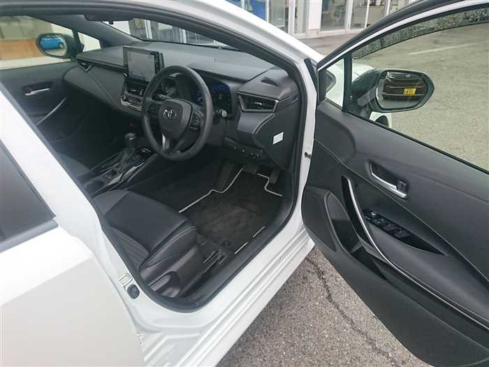 2022 Toyota Corolla Touring Wagon ZWE211W (UW-69d9fa1cd6fe3)[9]