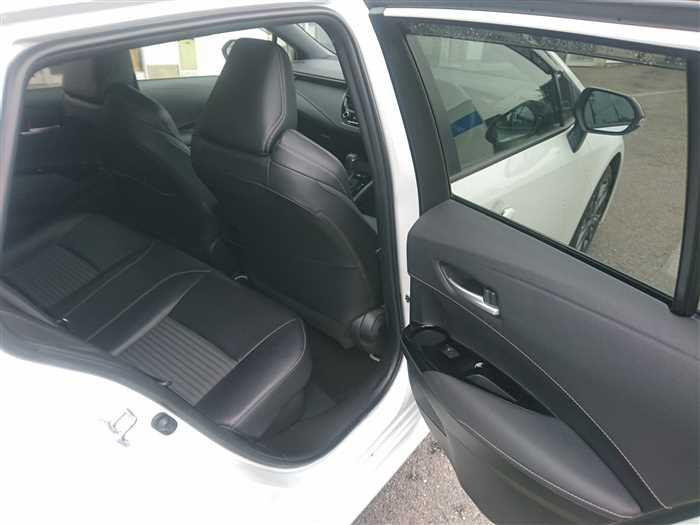 2022 Toyota Corolla Touring Wagon ZWE211W (UW-69d9fa1cd6fe3)[10]